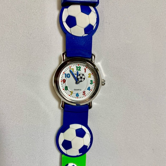 Boy Kids Watch (choose from 8 styles) - Picture 2 of 16